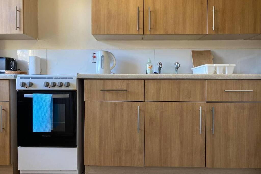 With Great Transport Links To Centre Apartment *