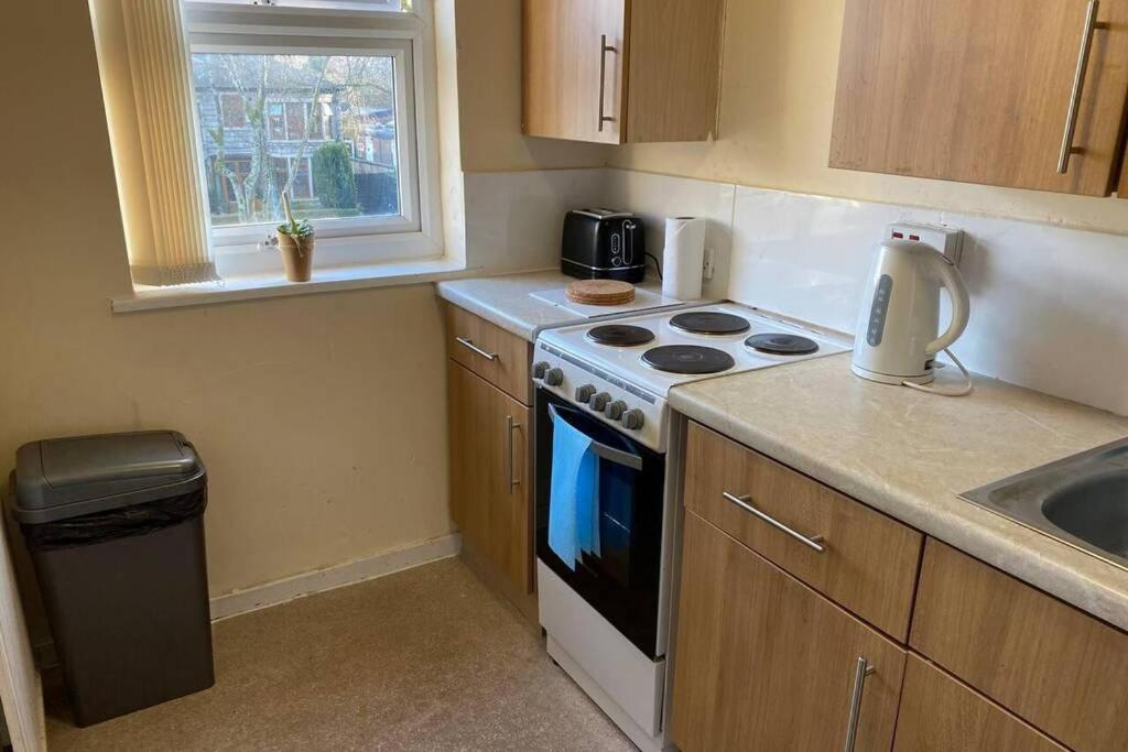 Conveniently Situated 1bed Apt In Stretford Apartment