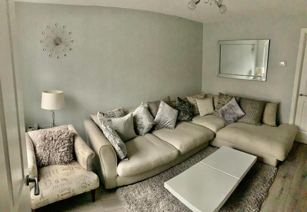 Kay's Place - Modern 3 Bed Apartment
