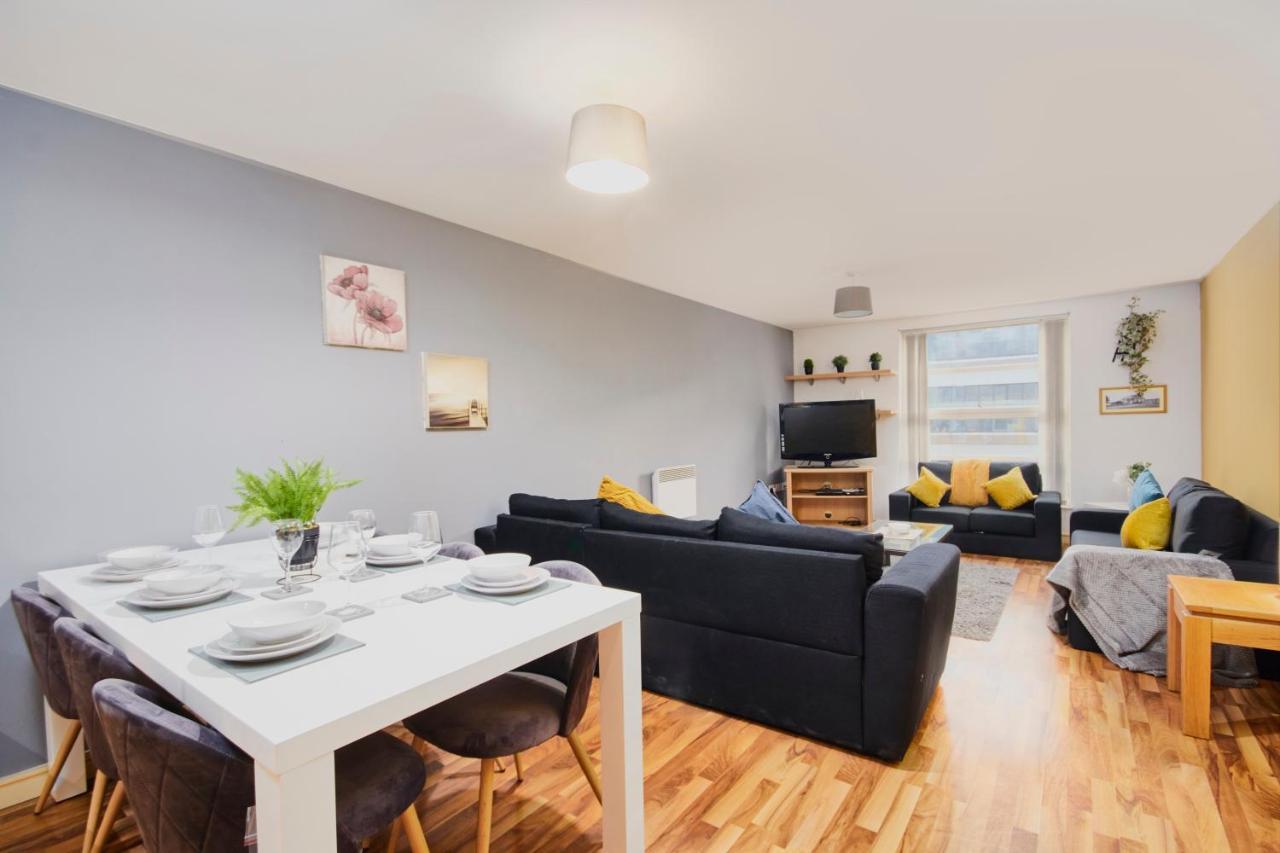 Apartment Stylish Gem - Sleeps 10! *