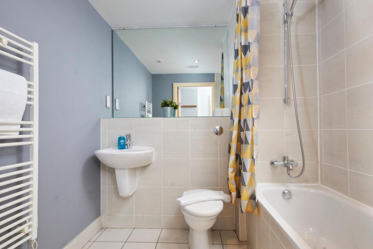 Apartment Stylish Gem - Sleeps 10!