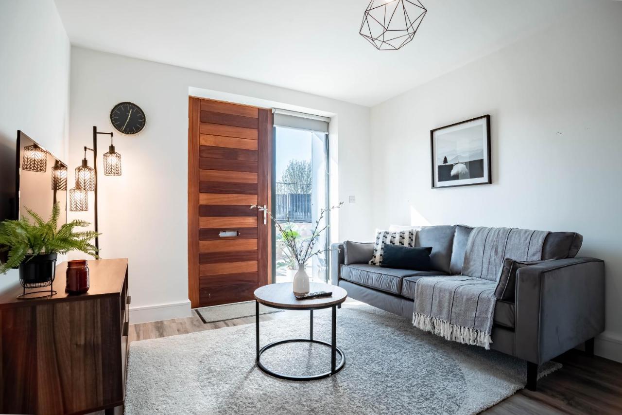 Luxe Interchange Near Old Trafford - Media - The Quays Apartment Manchester