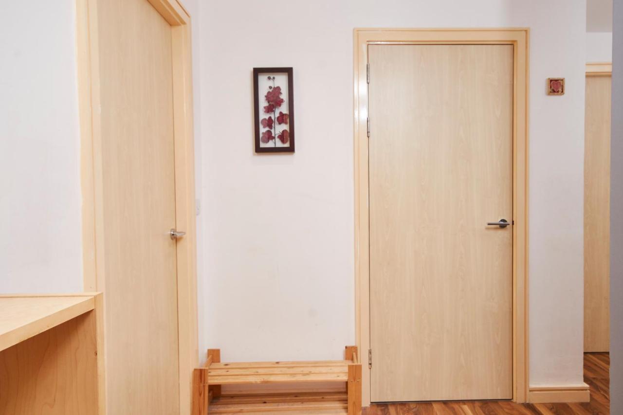 Apartment Stylish Gem - Sleeps 10!