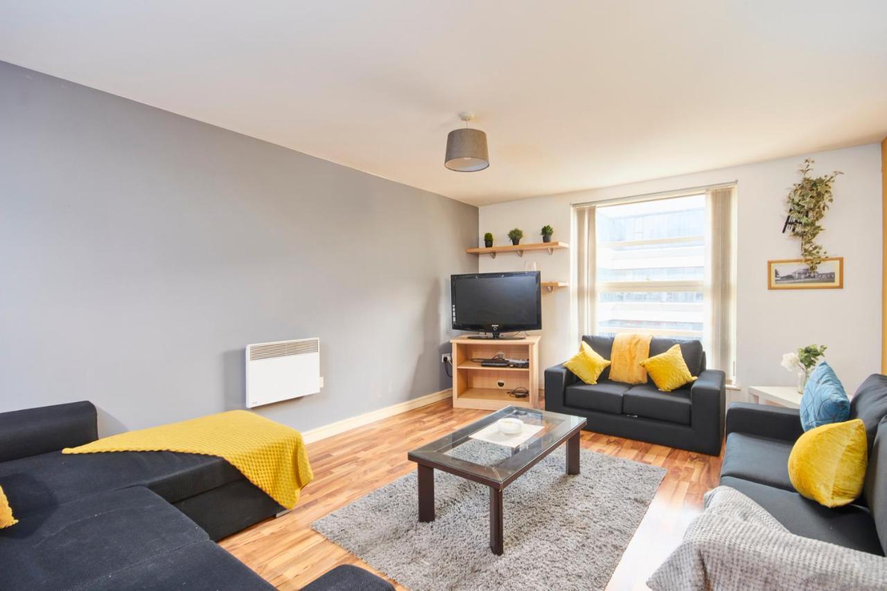 Apartment Stylish Gem - Sleeps 10! Manchester