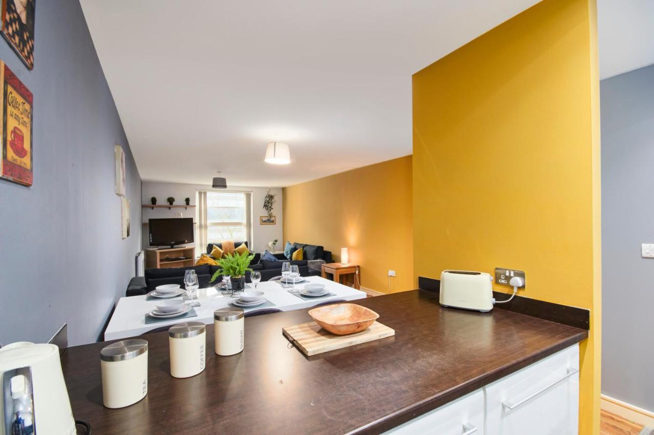 Apartment Stylish Gem - Sleeps 10!
