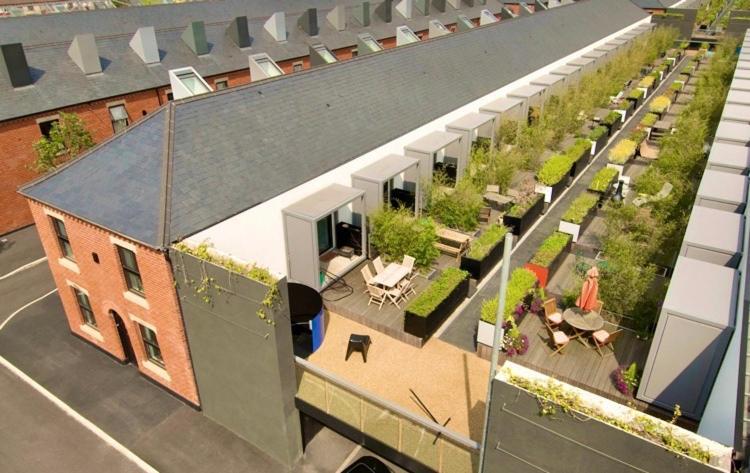 Designer House And Garden With Parking Apartment
