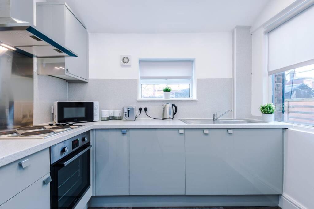 Stunning Refurbished House - Free Wifi - Sleeps 5 Holiday home