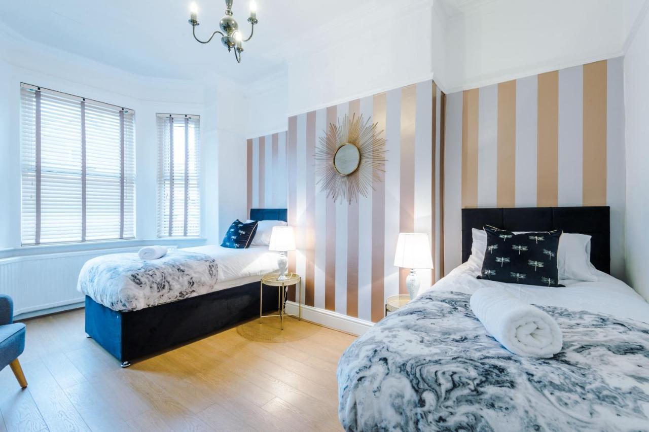 R&r Nr Mediacity 4 Bedrms, 6 Beds, Free Parking Holiday home
