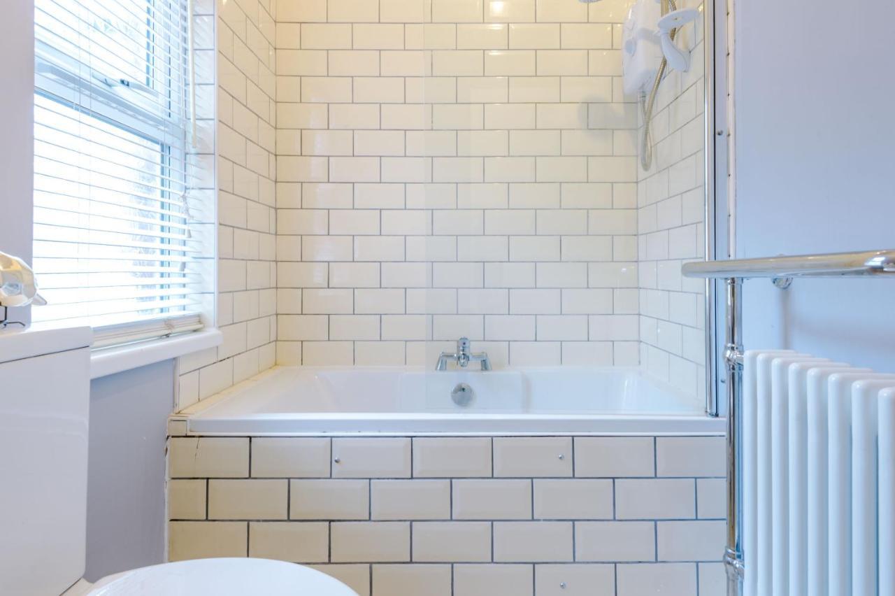 Holiday home R&r Nr Mediacity 4 Bedrms, 6 Beds, Free Parking Manchester