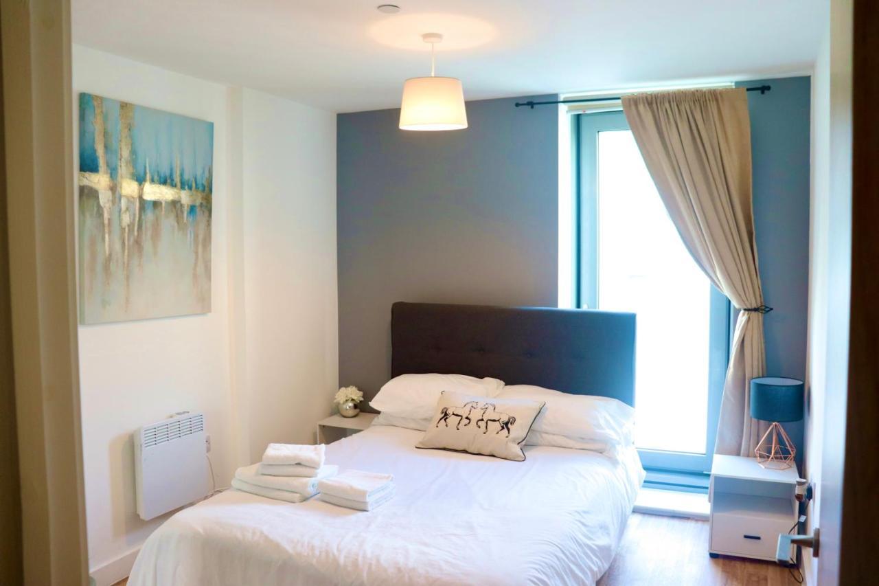 Hallsphere - Stunning Salford Quays Apartment Manchester