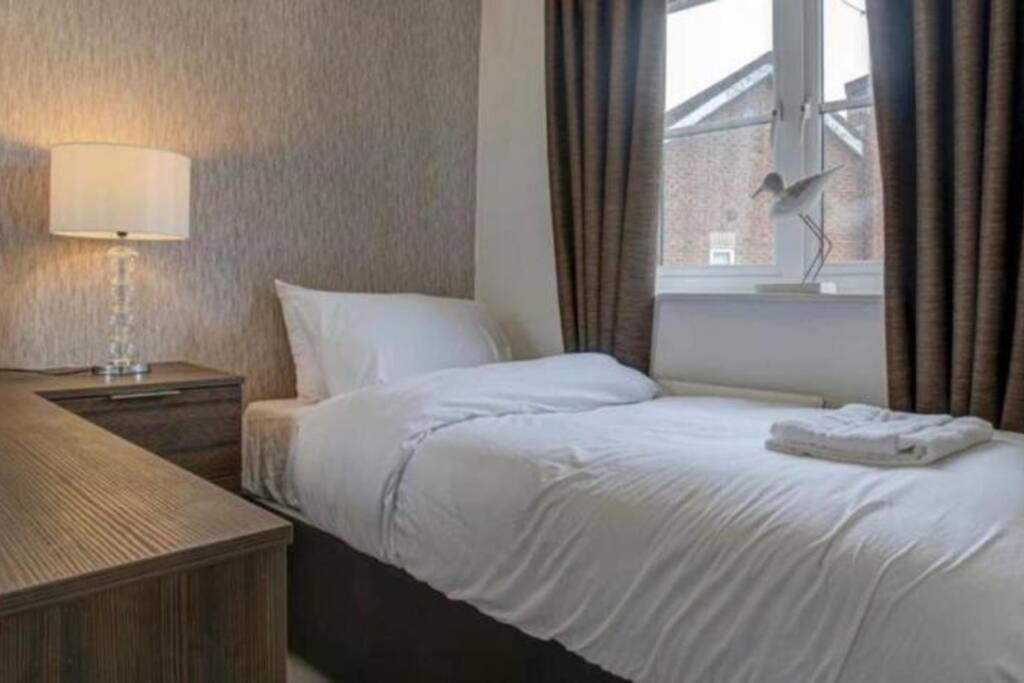 Luxury 4 Bedroom House Manchester