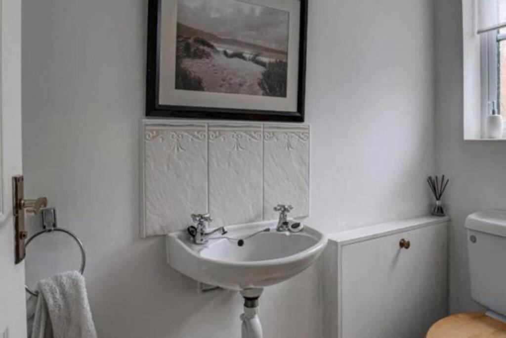 Luxury 4 Bedroom House * Manchester