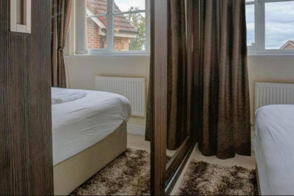 Luxury 4 Bedroom House Manchester