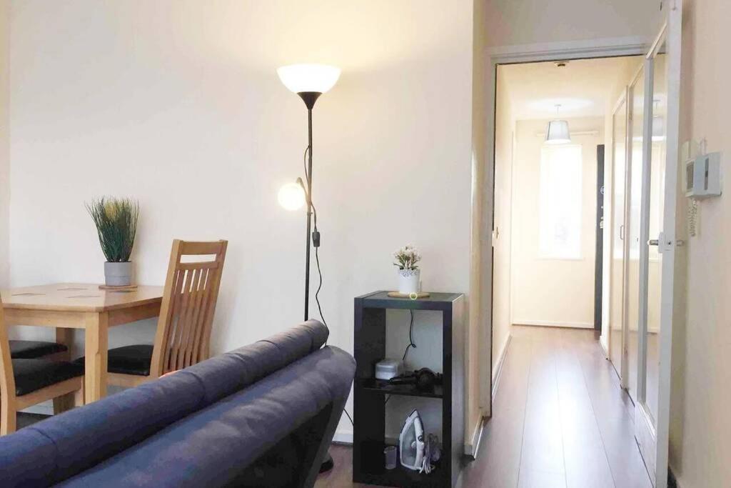 Convenient 1bed Apt Close To Transport Links *