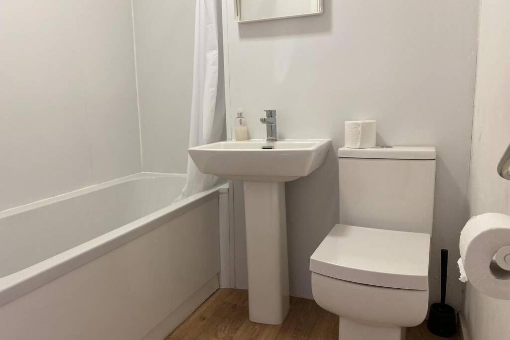 Convenient 1bed Apt Close To Transport Links * Manchester