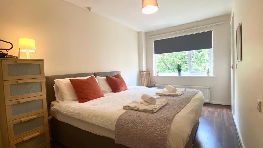 Convenient 1bed Apt Close To Transport Links *
