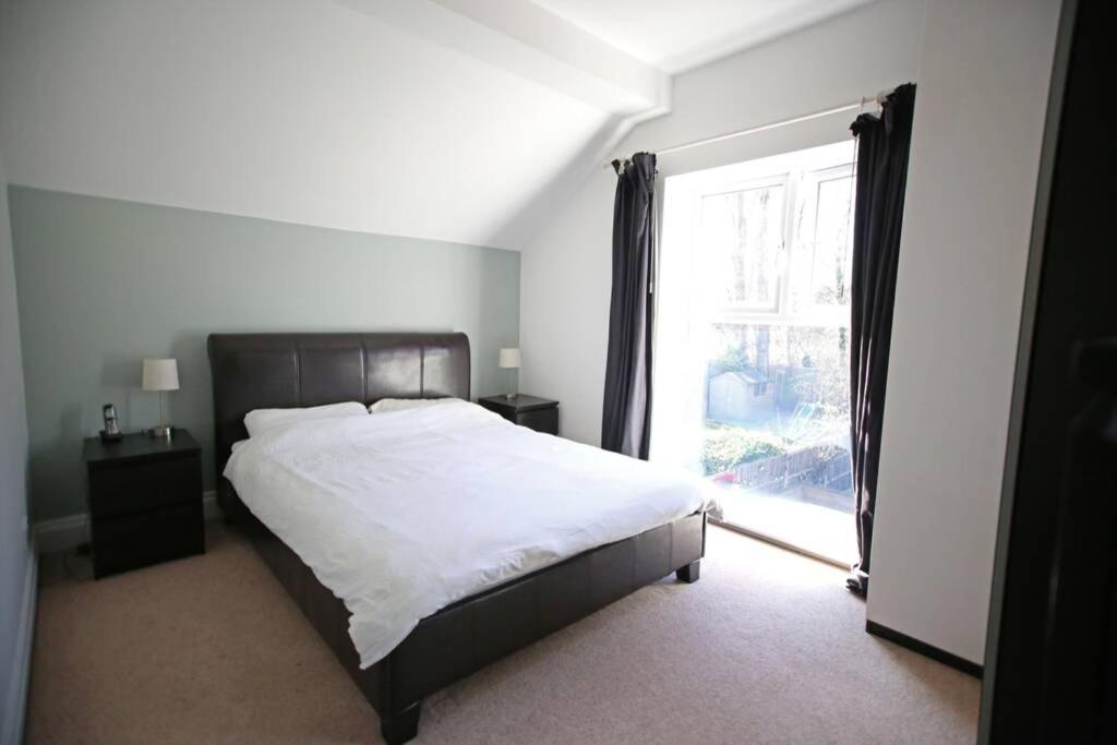 Villa Spacious Family In Chorlton