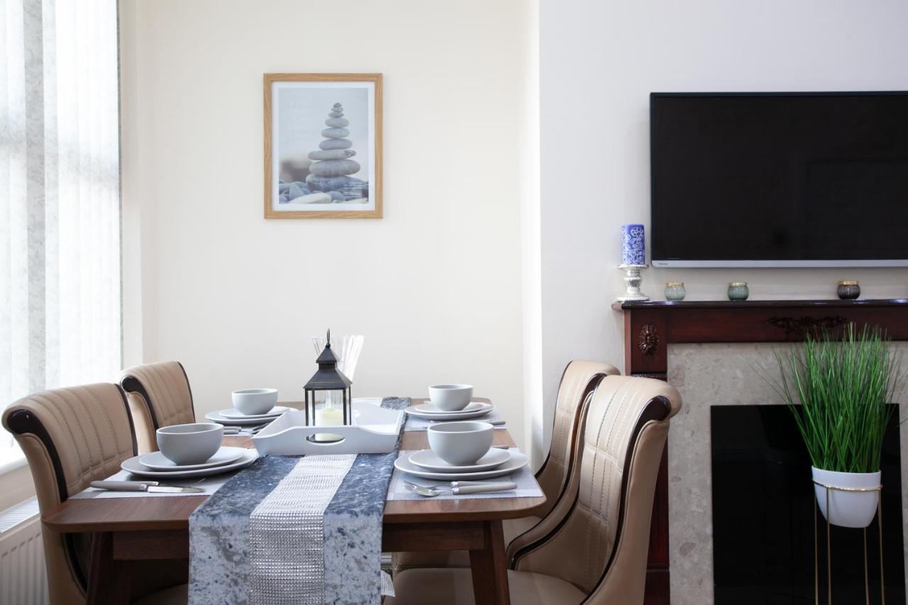 Holiday home 6 Bedroom House 10min Drive From Centre *