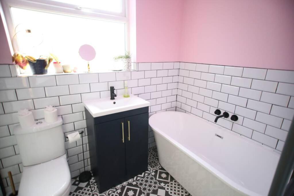 Villa Spacious Family In Chorlton