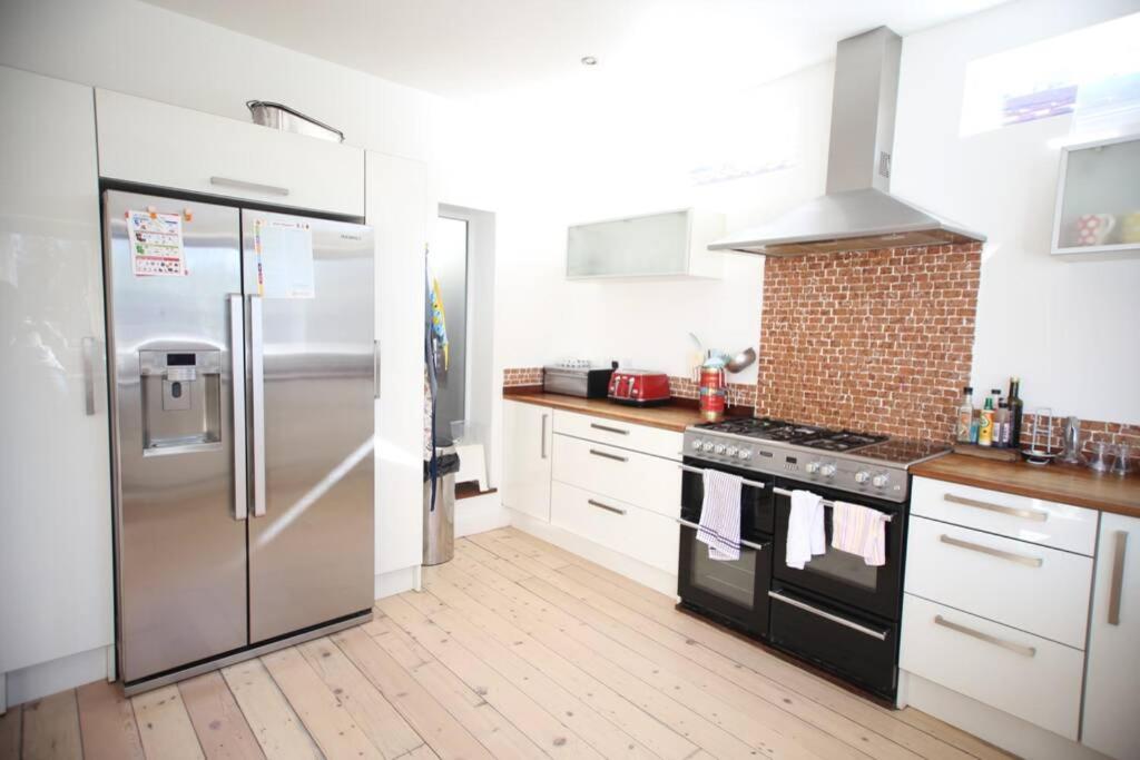 Villa Spacious Family In Chorlton Manchester