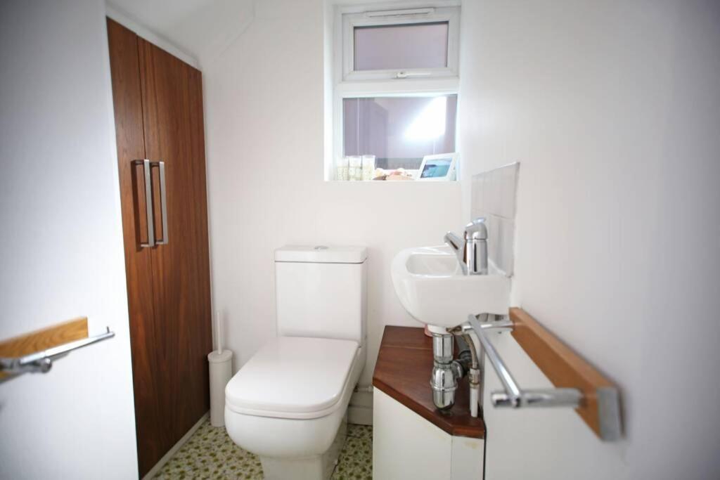 Villa Spacious Family In Chorlton Manchester