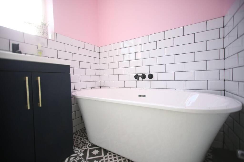 Villa Spacious Family In Chorlton *