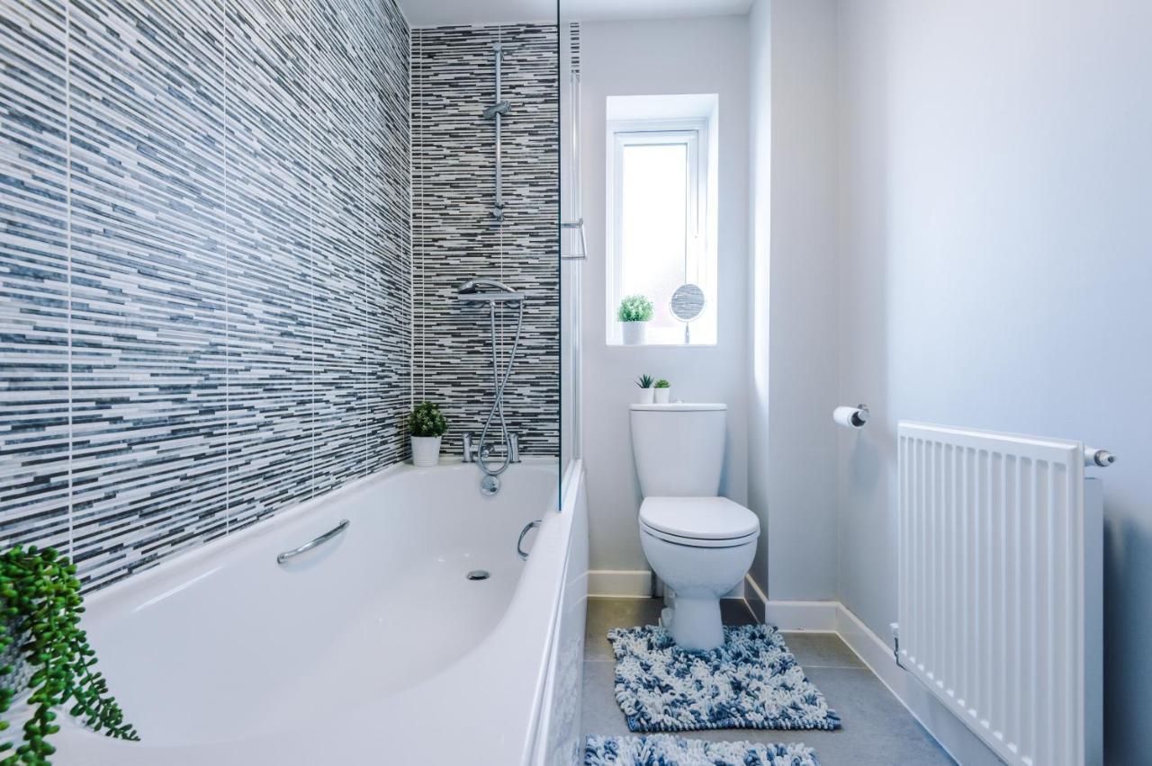 Vidale Court, 3 Bedroom House With River Irwell View, Sleeps 6 *