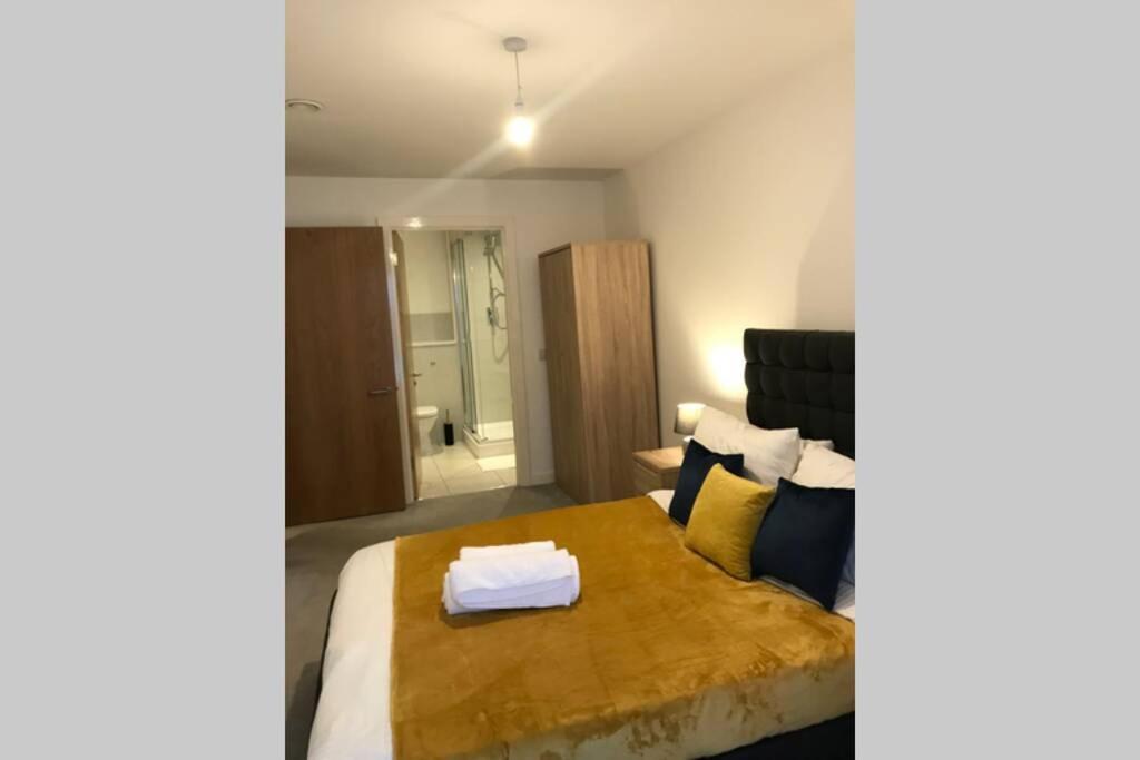 Stylish 2 Bed Apt In Centre *