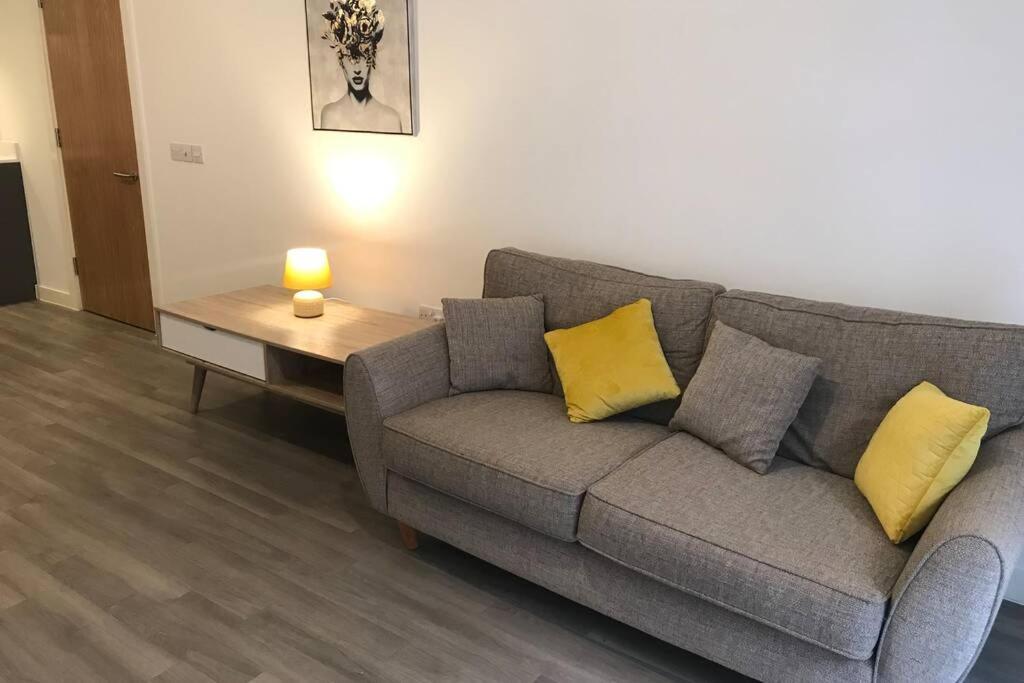 Stylish 2 Bed Apt In Centre