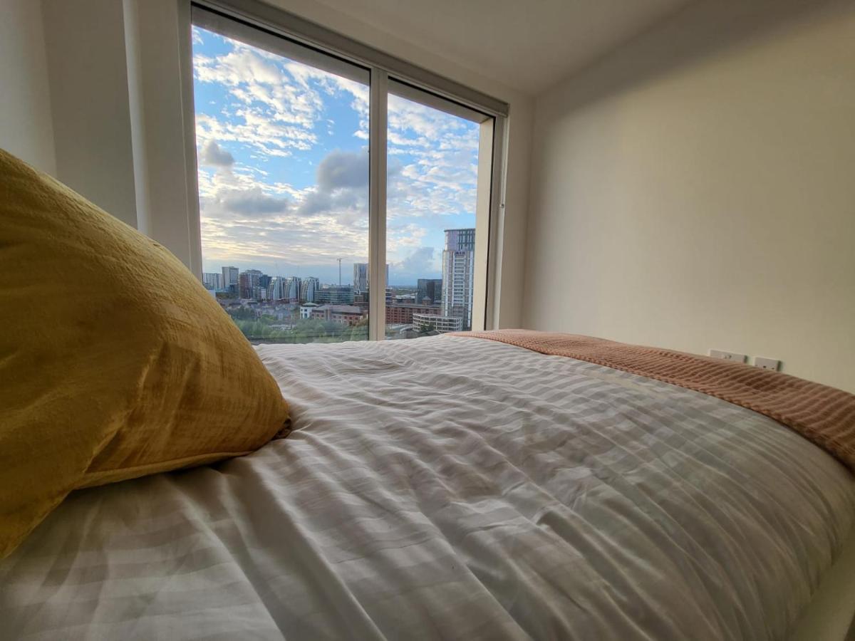 Apartment Brand New Luxury 2-Bed Flat With Stunning Views *