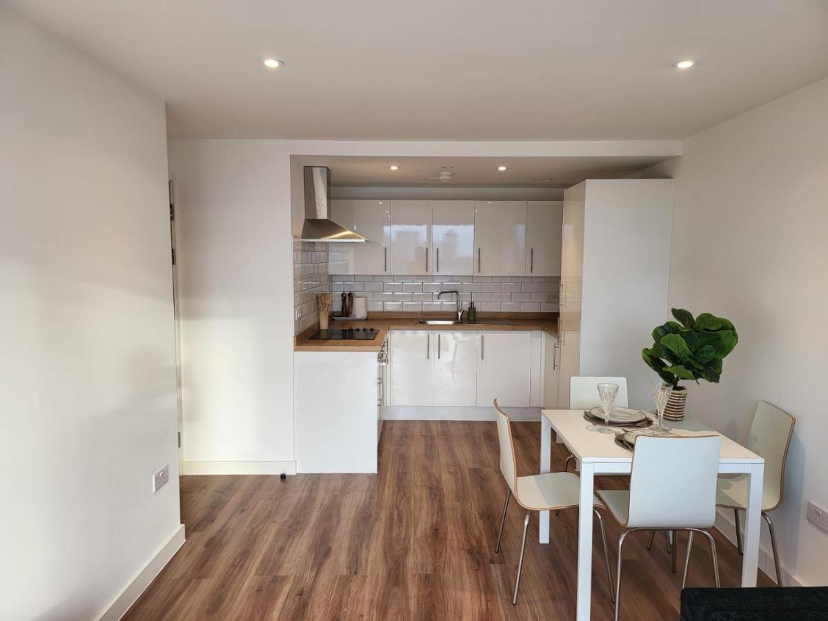 Brand New Luxury 2-Bed Flat With Stunning Views Apartment *