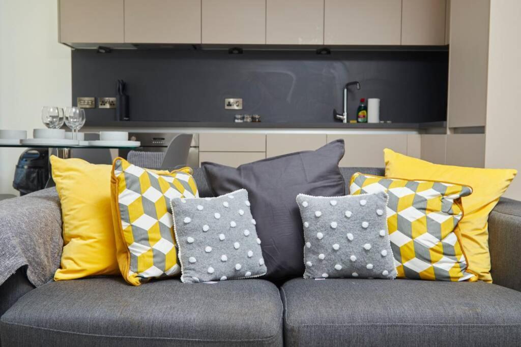 Lovely - Private Parking - Stadium Views Apartment