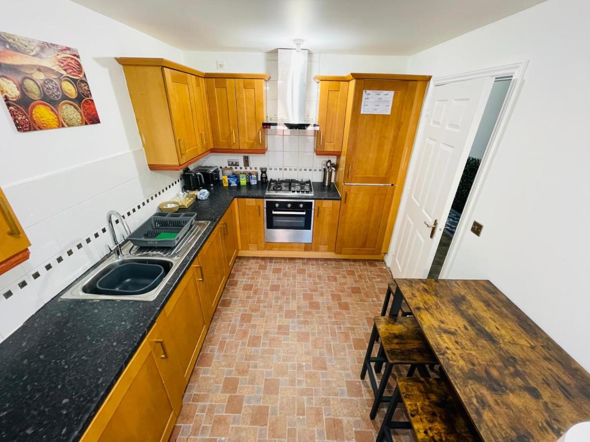 Watan - Spacious 3 Bedrooms Entire House With Beautiful Outdoor Garden *