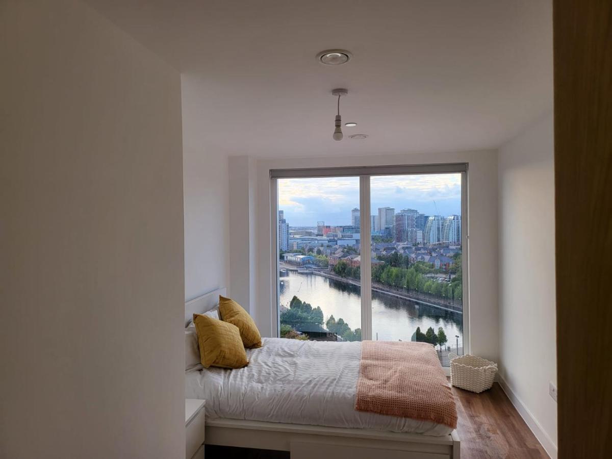 Brand New Luxury 2-Bed Flat With Stunning Views Apartment *