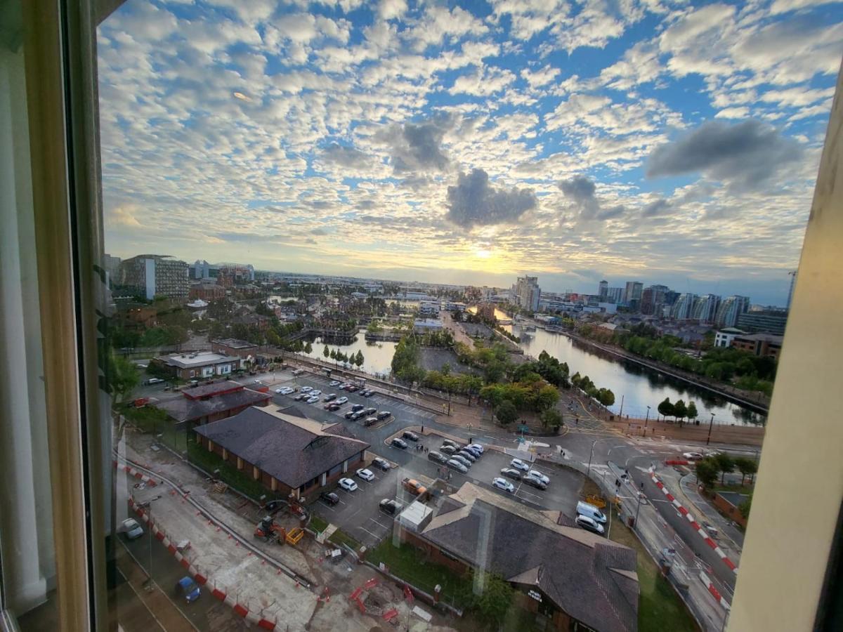 Apartment Brand New Luxury 2-Bed Flat With Stunning Views *