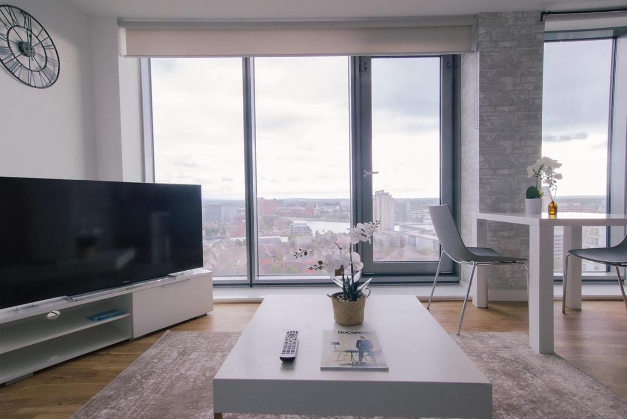 Apartment Hallsphere - Stunning Salford Quays Manchester