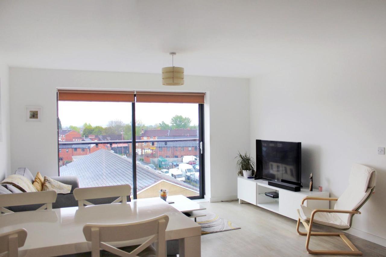 Homestay Escape - Private & Bathroom Near Etihad And Coop Arena - Free Secure Parking *