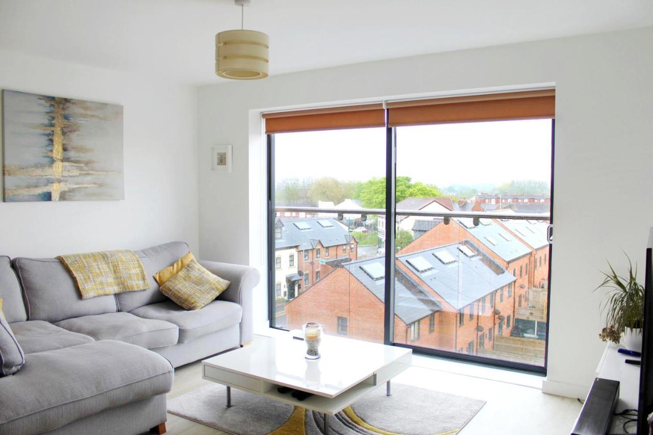 Escape - Private & Bathroom Near Etihad And Coop Arena - Free Secure Parking Homestay *
