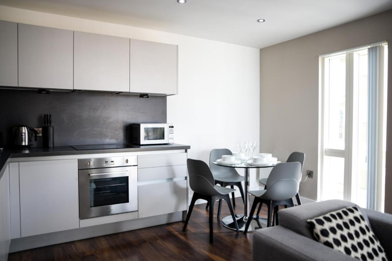 Onpoint - Spacious 2 Bedroom Apt - City Centre With Balcony Apartment *