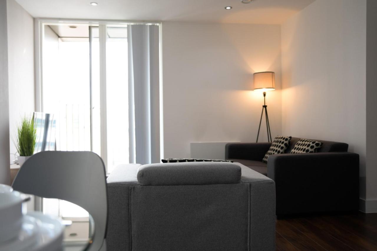 Apartment Onpoint - Spacious 2 Bedroom Apt - City Centre With Balcony *