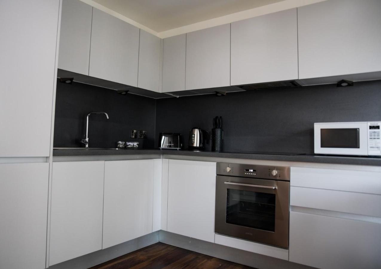 Onpoint - Spacious 2 Bedroom Apt - City Centre With Balcony Apartment