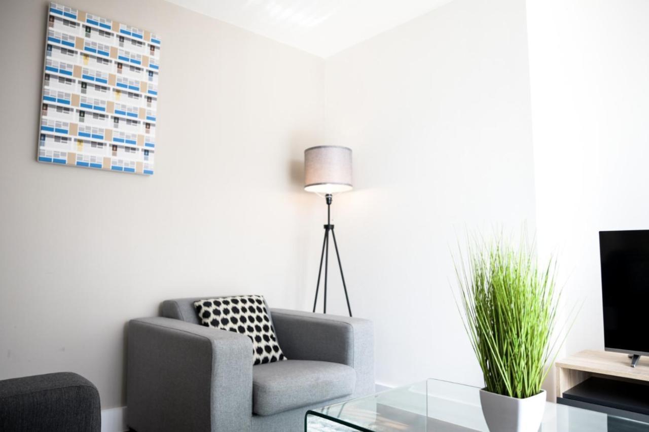 Onpoint - Spacious 2 Bedroom Apt - City Centre With Balcony Apartment *