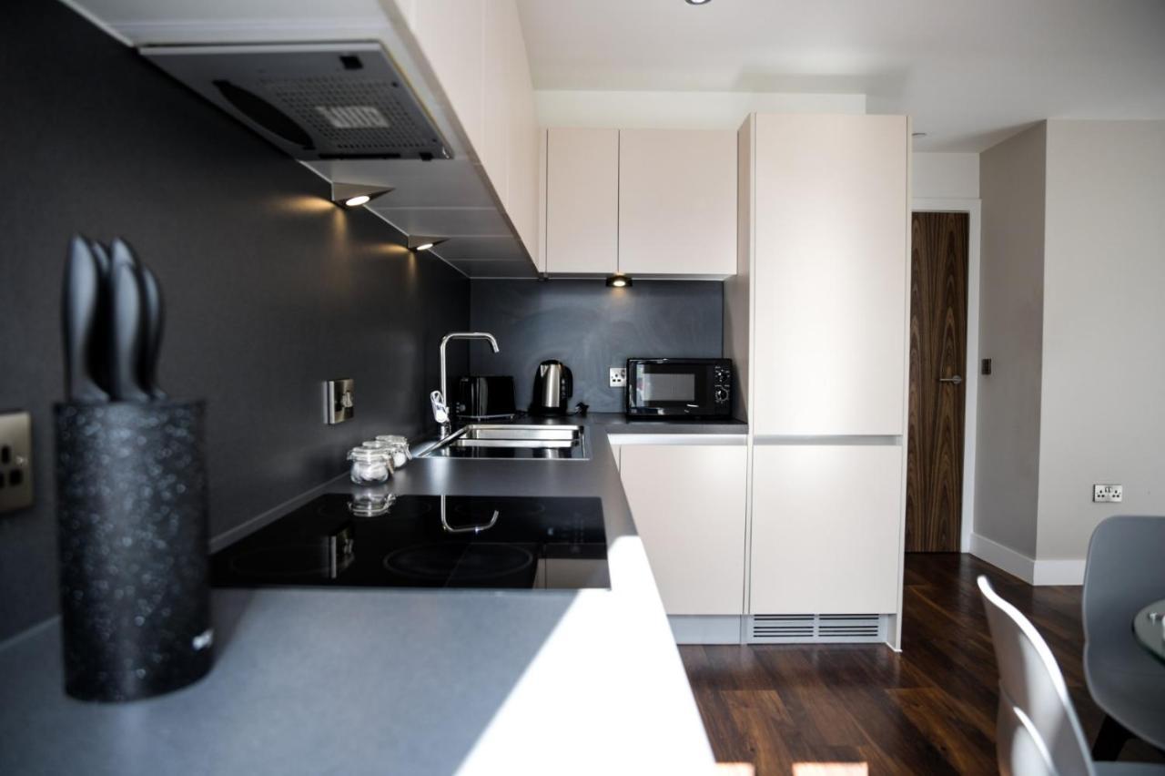 Onpoint - Spacious 2 Bedroom Apt - City Centre With Balcony