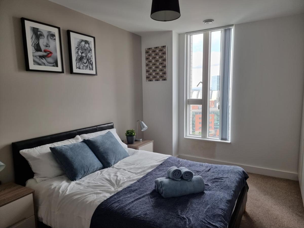 Onpoint - Spacious 2 Bedroom Apt - City Centre With Balcony Apartment