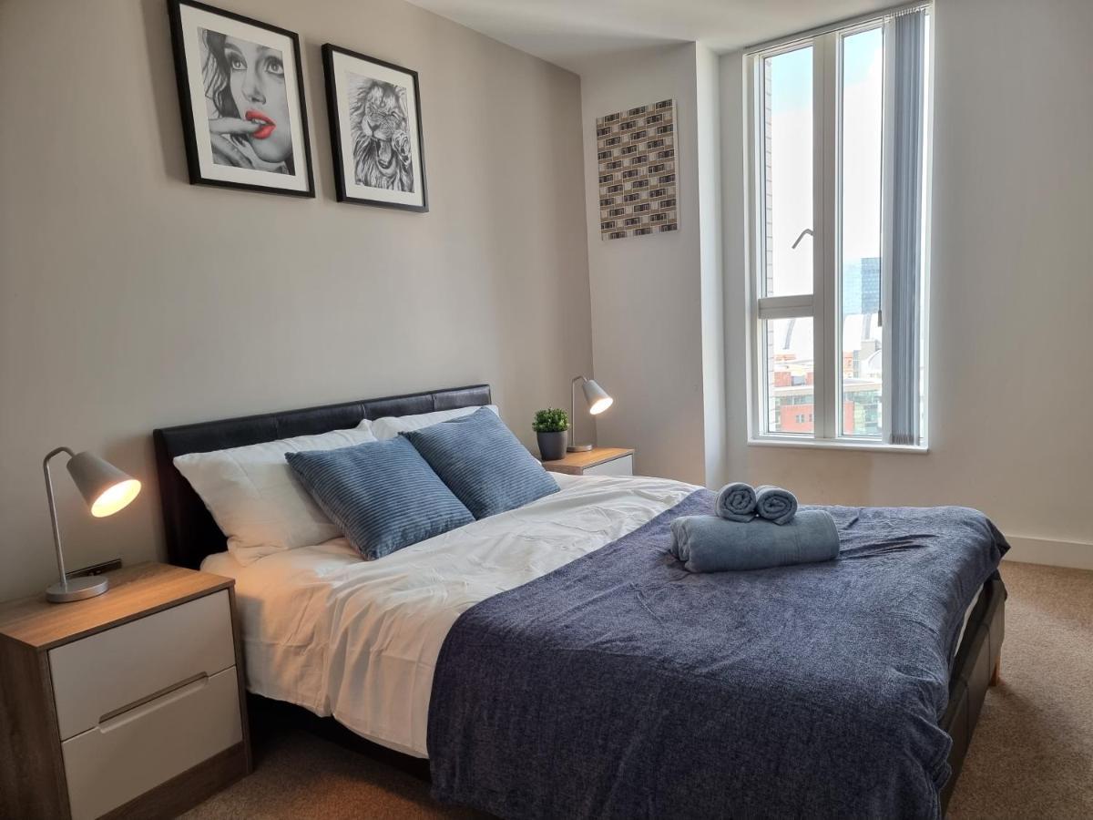 Onpoint - Spacious 2 Bedroom Apt - City Centre With Balcony Apartment