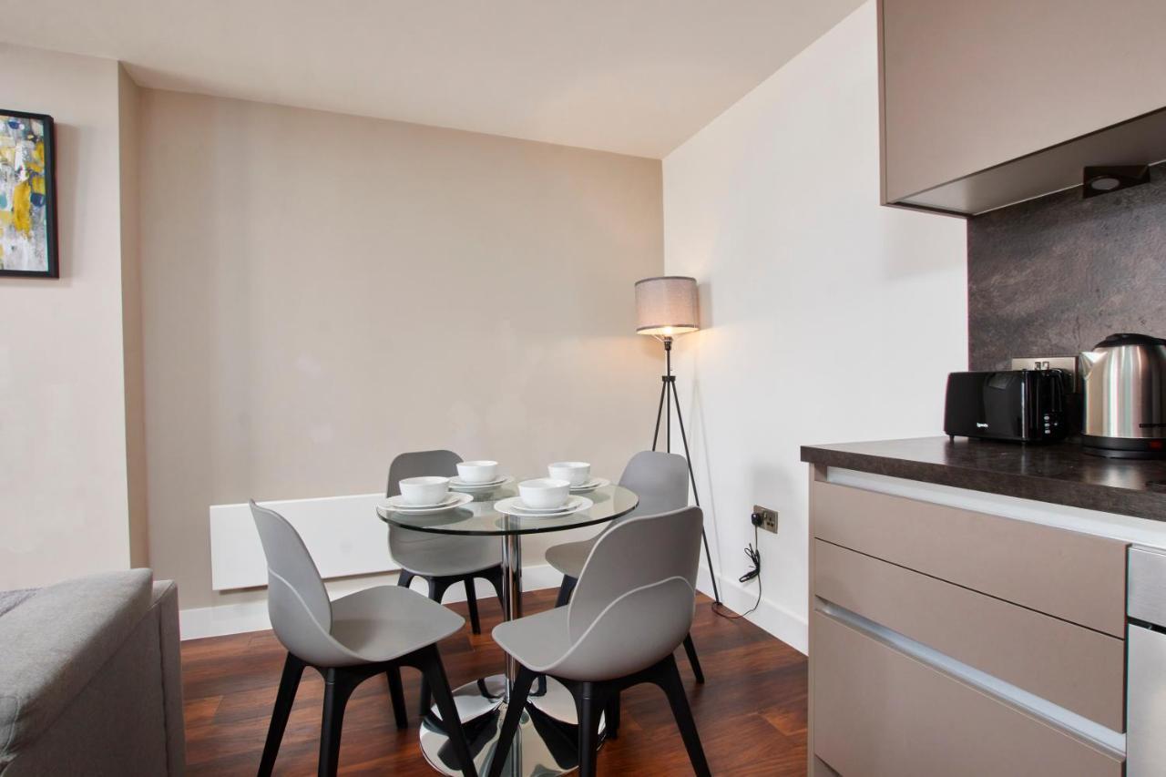 Lovely Central Abode - Amazing Views - Parking Apartment *