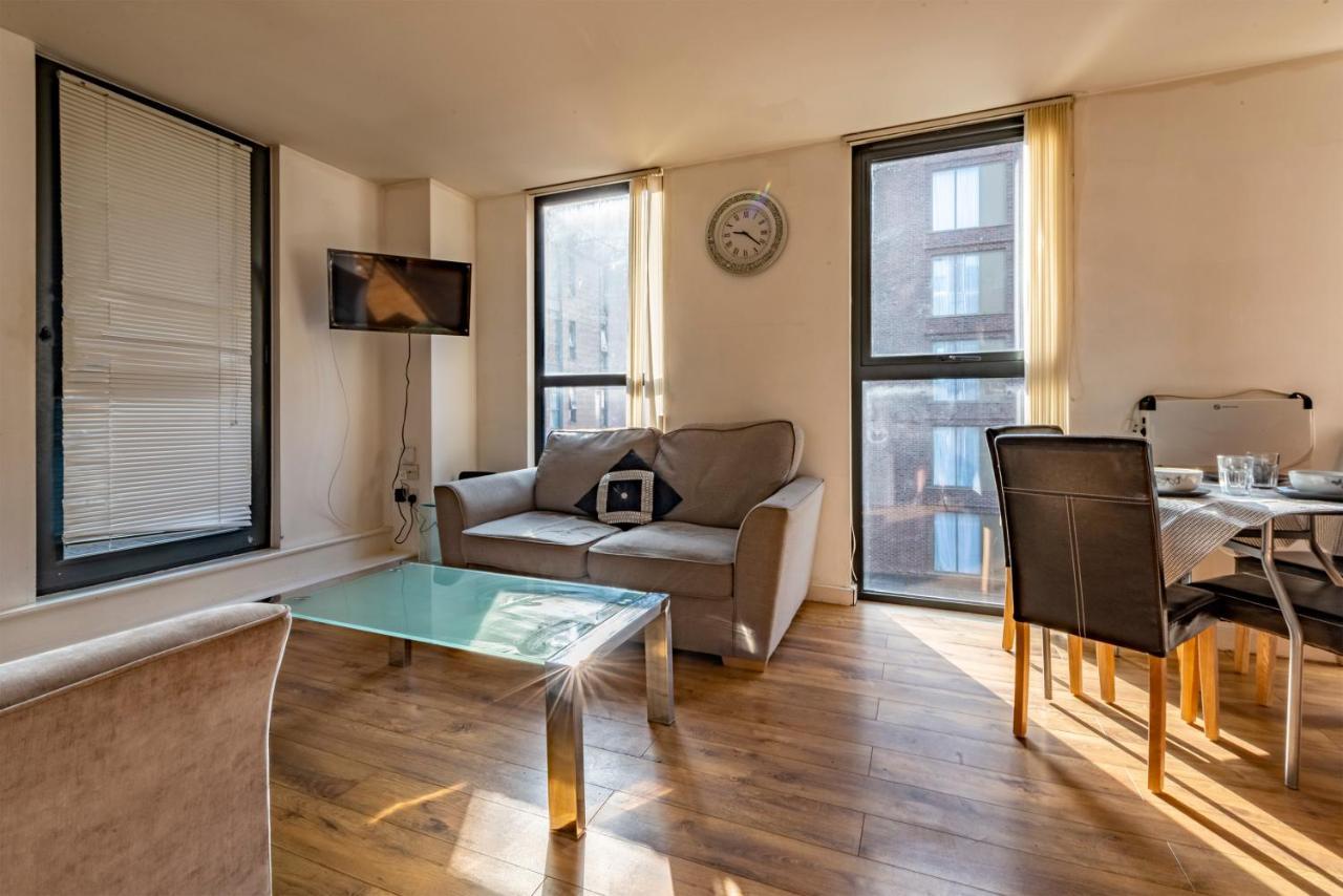 Skyline Tower Apartment *