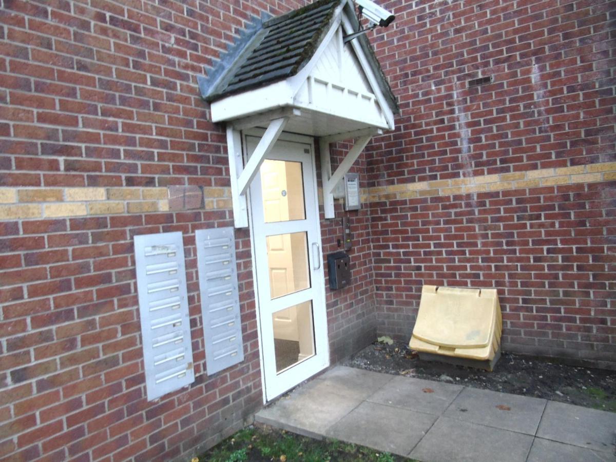 Larch Gardens 2 Bedroom Flat Apartment