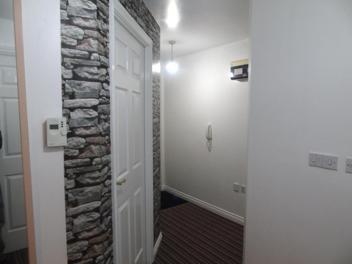 Larch Gardens 2 Bedroom Flat Apartment Manchester