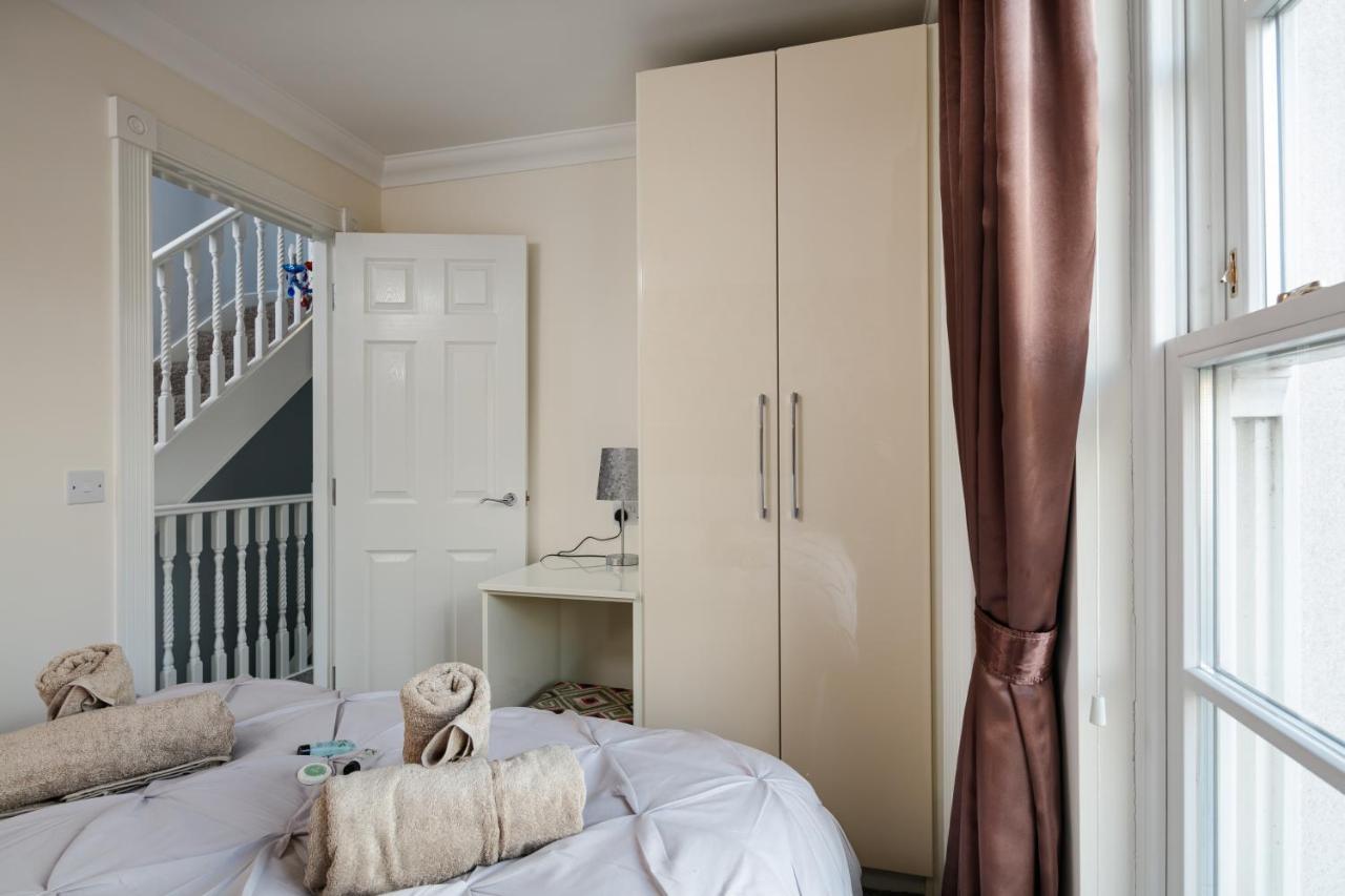 The Finney - Gorgeous, Chic 3 Bedroom House